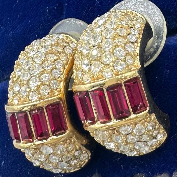 Christian Dior vintage altered gold tone half hoop Swarovski rhinestone earrings - Picture 4 of 8